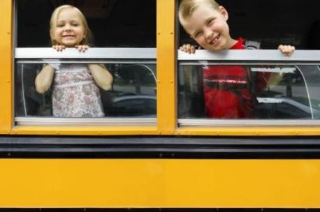 Utazzon az iskoláscsoport biztonságos autóbusszal!